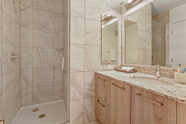 Building Photo - 246 E Illinois St