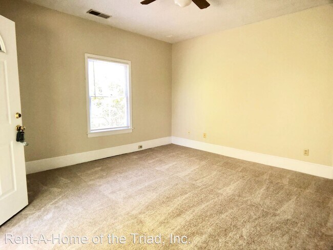 Building Photo - 2 br, 1 bath House - 713 N. Church Street B