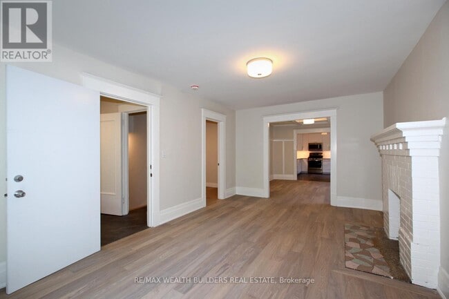 Building Photo - 163 Parkside Dr