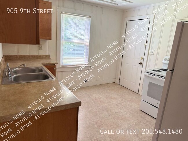 Building Photo - 905 9th St