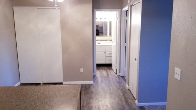 Foto del edificio - 2323 Shoreland Ave