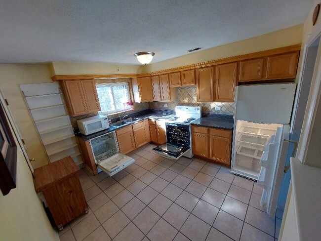 Building Photo - 618 Cobblestone Cir