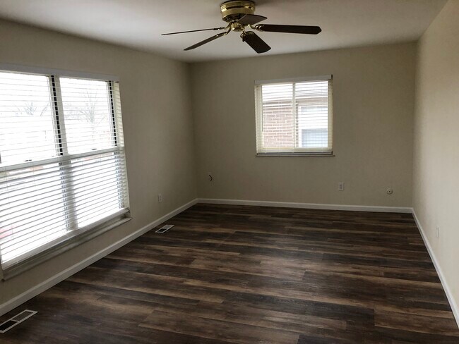 livingroom - 10123 Puttington Dr