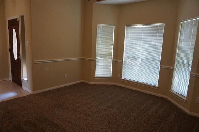 Foto del edificio - 15118 Brookwood Bridge Ln