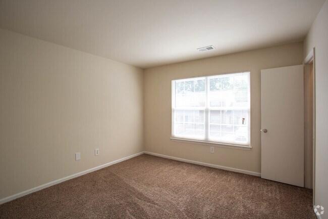 2HAB, 1.5BA,-1,150 ft² - Earle of Warwick Square