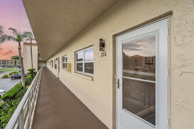 Foto del edificio - 5725 80th St N