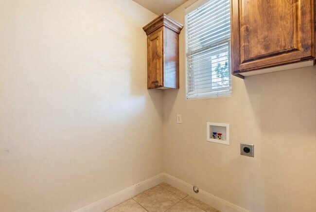 Building Photo - 150 N 1100 E