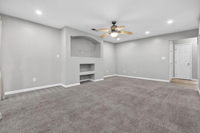 Building Photo - 3575 Oakvale Rd