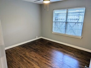 Building Photo - 3111 Deal St