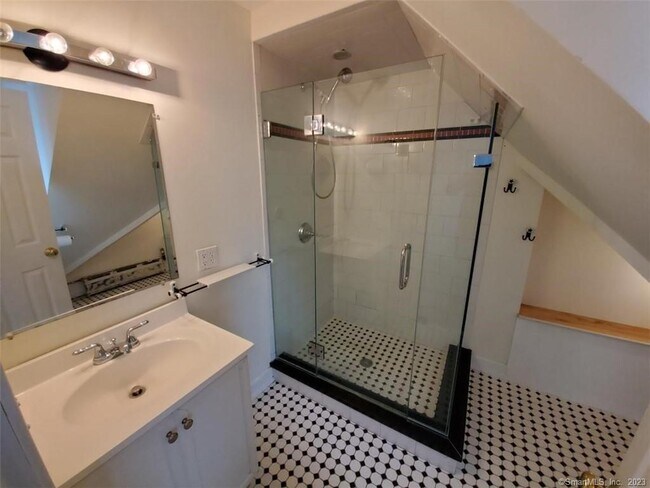 Foto del edificio - 33 Circular Ave