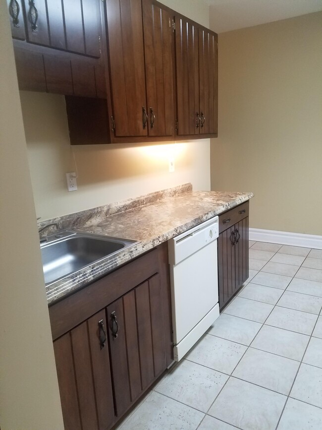 Building Photo - 10850 Misty Creek Ct