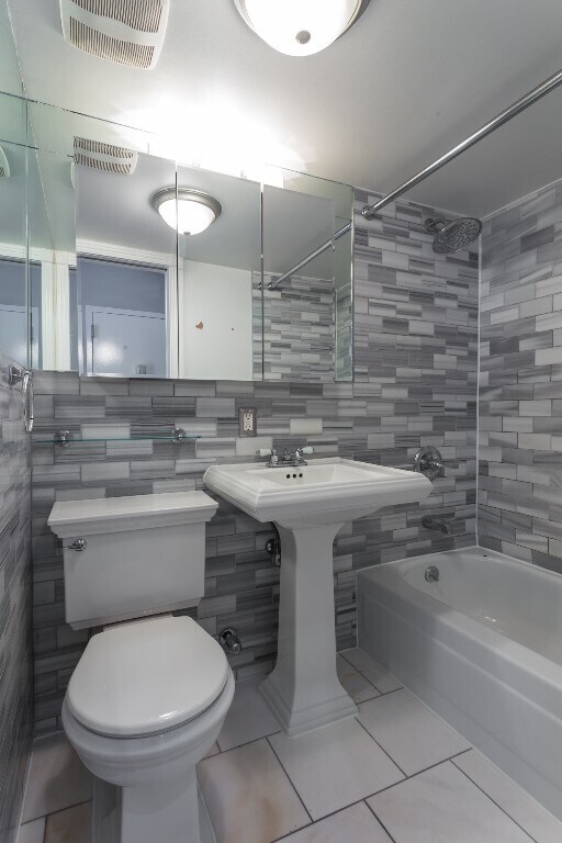 Foto del edificio - 3 W 103rd St