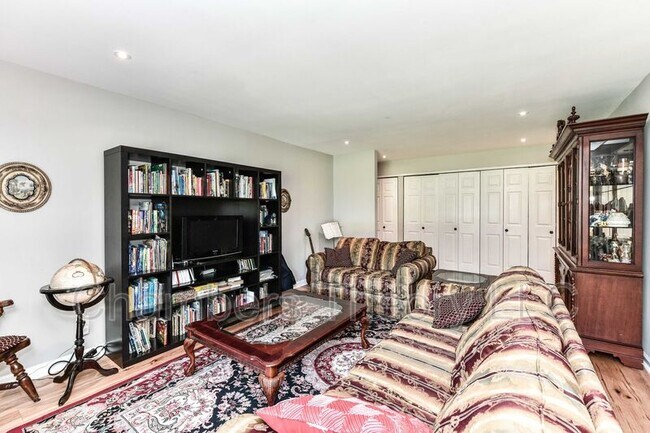 Building Photo - 7802 Dassett Ct