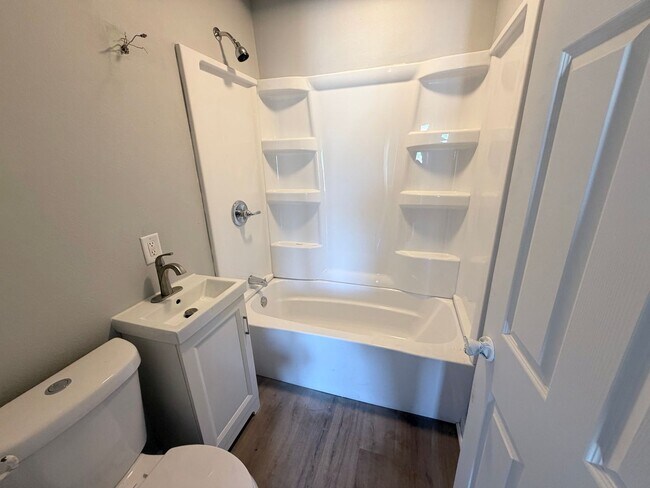 Foto del edificio - 2-3 bedroom house for rent in Morningside