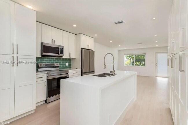 Foto del edificio - 1421 NE 30th Ct