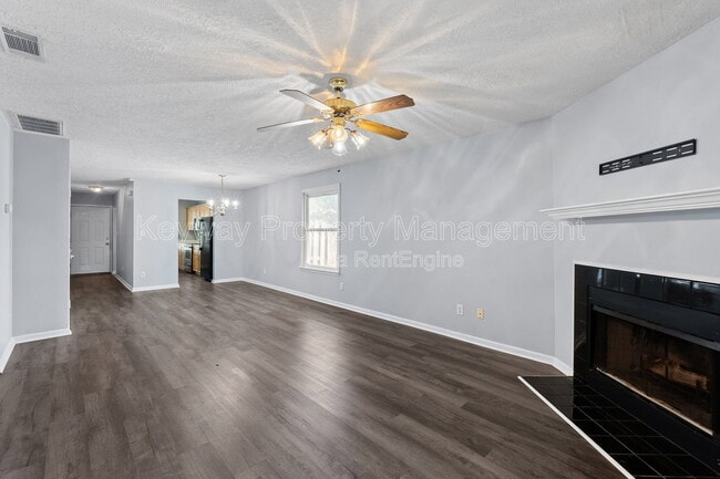 Foto del edificio - 410 Tracewood Pl