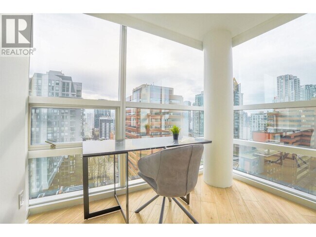 Building Photo - 1050 Burrard St