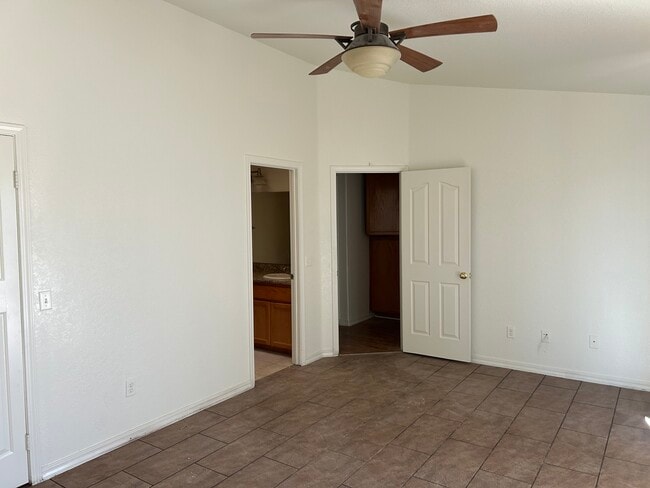Master bedroom - 10733 Garibaldi Dr