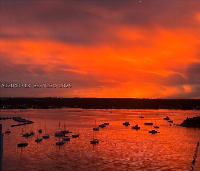Foto del edificio - 7900 Harbor Island Dr