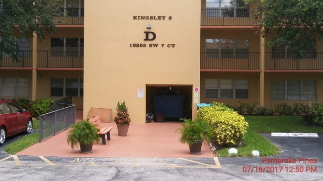 Foto del edificio - 13255 SW 7th Ct
