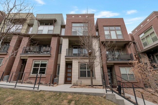 Building Photo - 415 Primrose Ln
