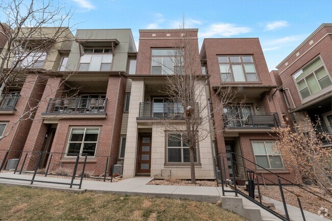 Building Photo - 415 Primrose Ln