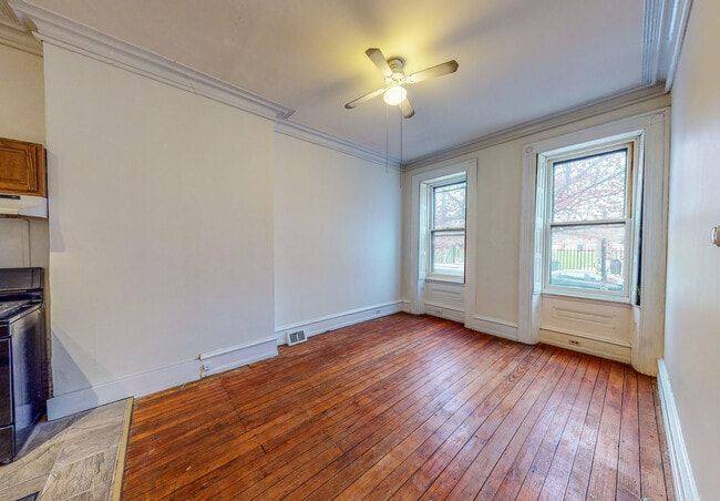 Building Photo - 1302 E Columbia Ave