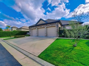 Building Photo - 1367 E Glenlake Ln