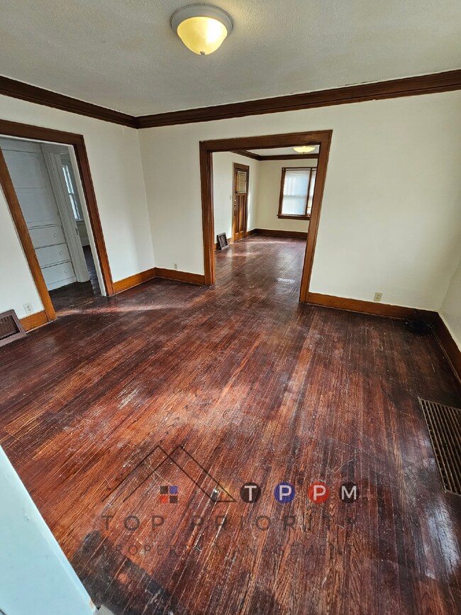 Building Photo - 2 Bedroom | 1 Bathroom Single-Family Home ...