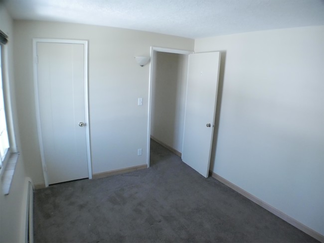 Building Photo - South Park Manor - 297-3
