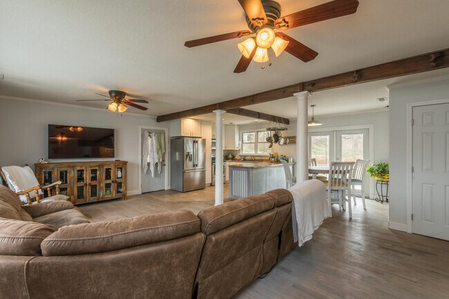 Foto del edificio - Knoxville 37918 - 2 Bedroom, 1 Bath, Ranch in Fountain City - Call or text Ryan Fogarty (865) 333...
