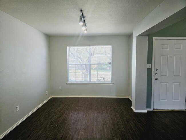 Foto del edificio - 650 Goldenrod St