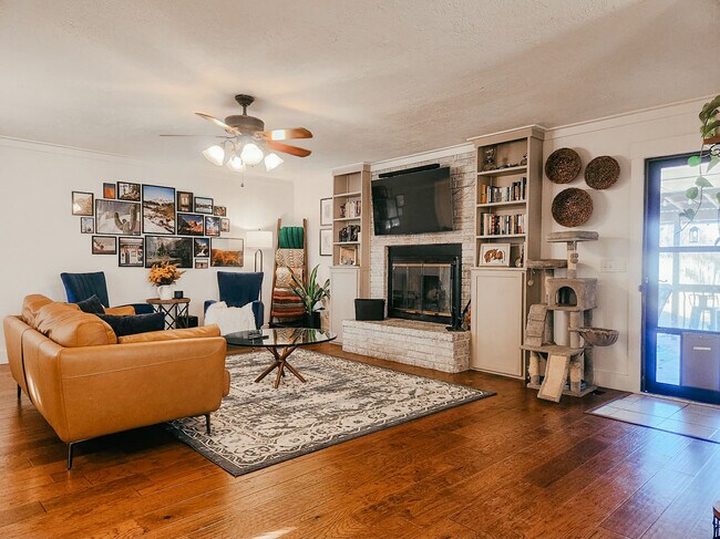 Foto del edificio - 310 Lacey Dr