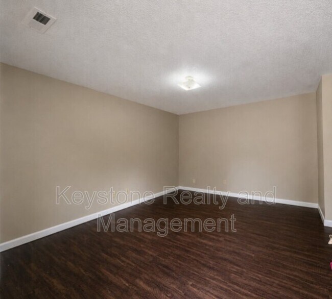 Foto del edificio - 1375 Thompsonville Ln