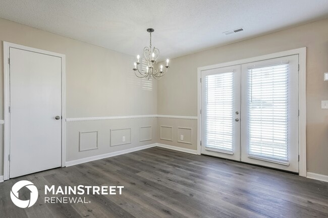 Foto del edificio - 5605 Hidden Lake Dr