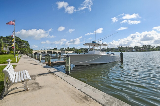 Building Photo - 478 Tequesta Dr