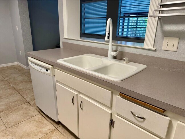 Foto del edificio - 14684 Pine Glen Cir