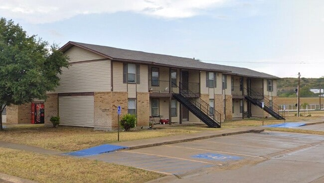 Building Photo - 101 Deerwood Dr