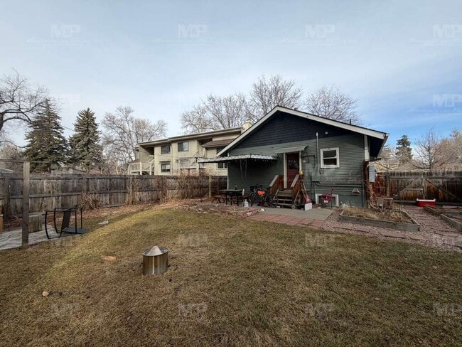 Building Photo - 521 W Myrtle St