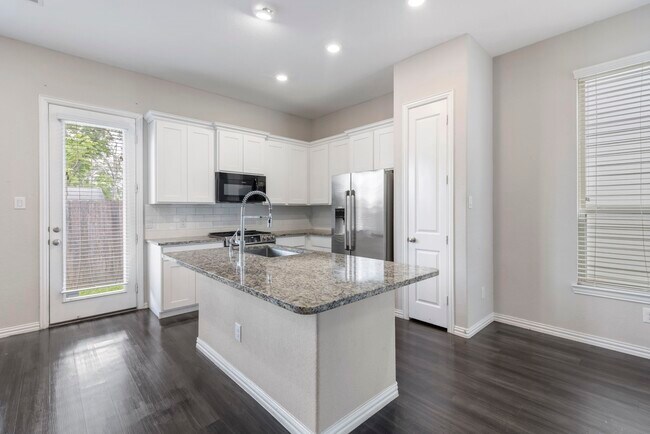 Foto del edificio - 5021 Lehman Oaks Dr