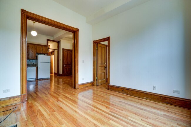 Foto del edificio - 2247 N Lincoln Ave