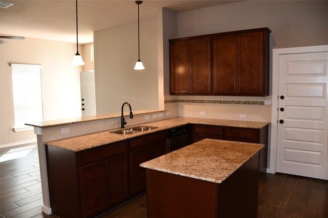 Foto del edificio - 106 Wickersham Rd