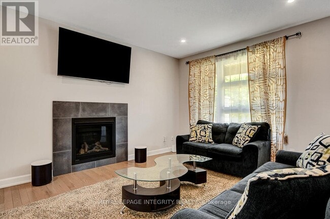 Building Photo - 1384 Fribourg St