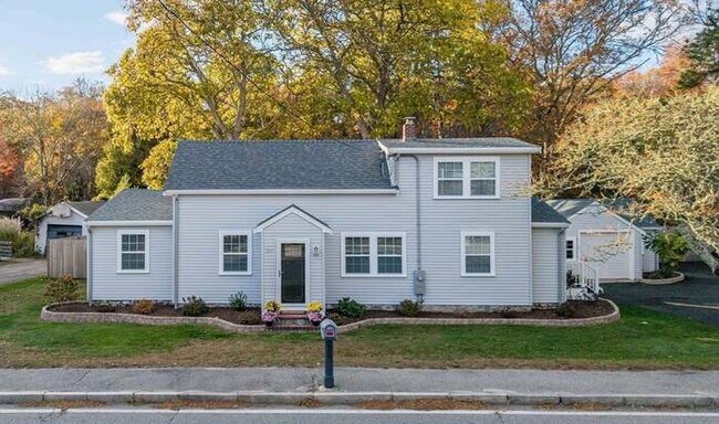 Foto del edificio - 245 Wareham Rd