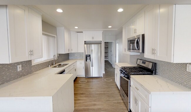 Foto del edificio - 4BD/3BA on Montezuma w/ Driveway Parking!