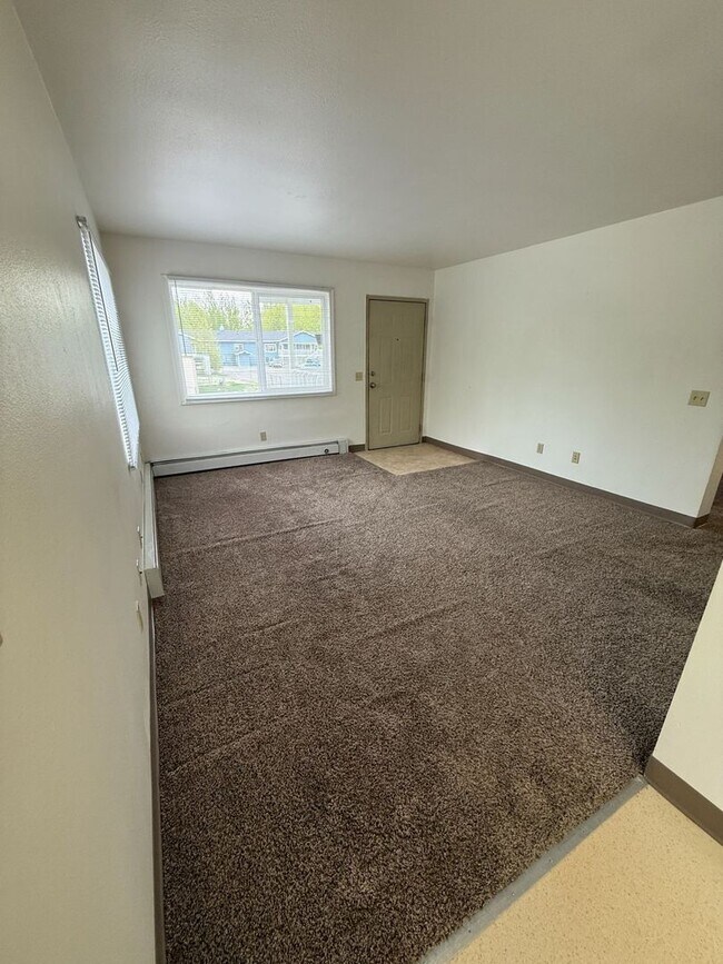 Foto del edificio - 2 BD, 1 BA Apartment Nestled Back on a Culd-de-Sac