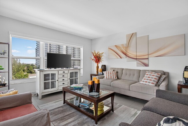 Building Photo - 405 N Ocean Blvd