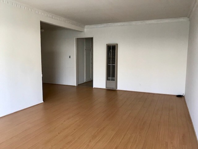 Foto principal - 1525 S Fairfax Ave