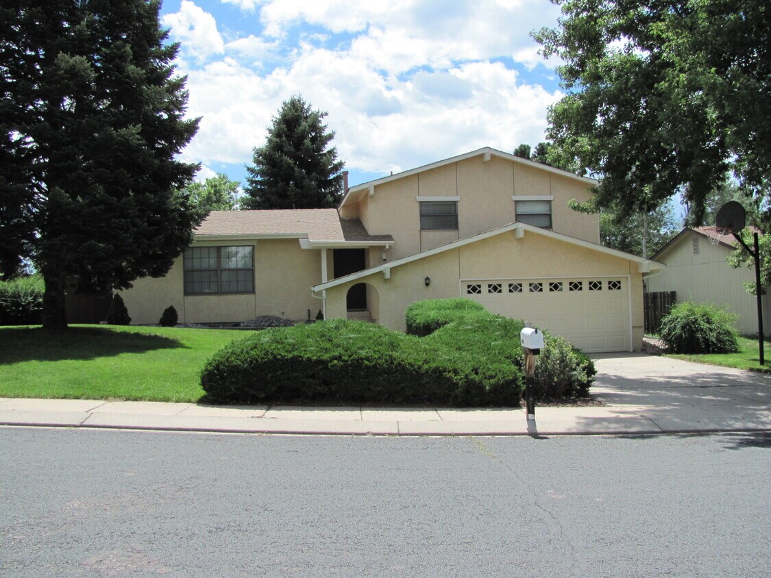Primary Photo - 2685 Roundtop Dr