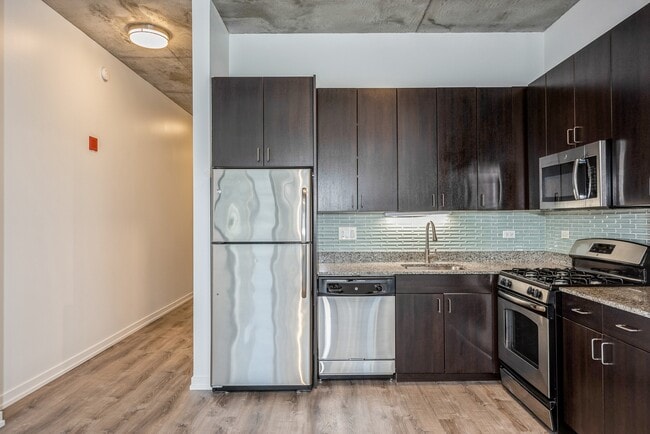 Building Photo - 235 W Van Buren St